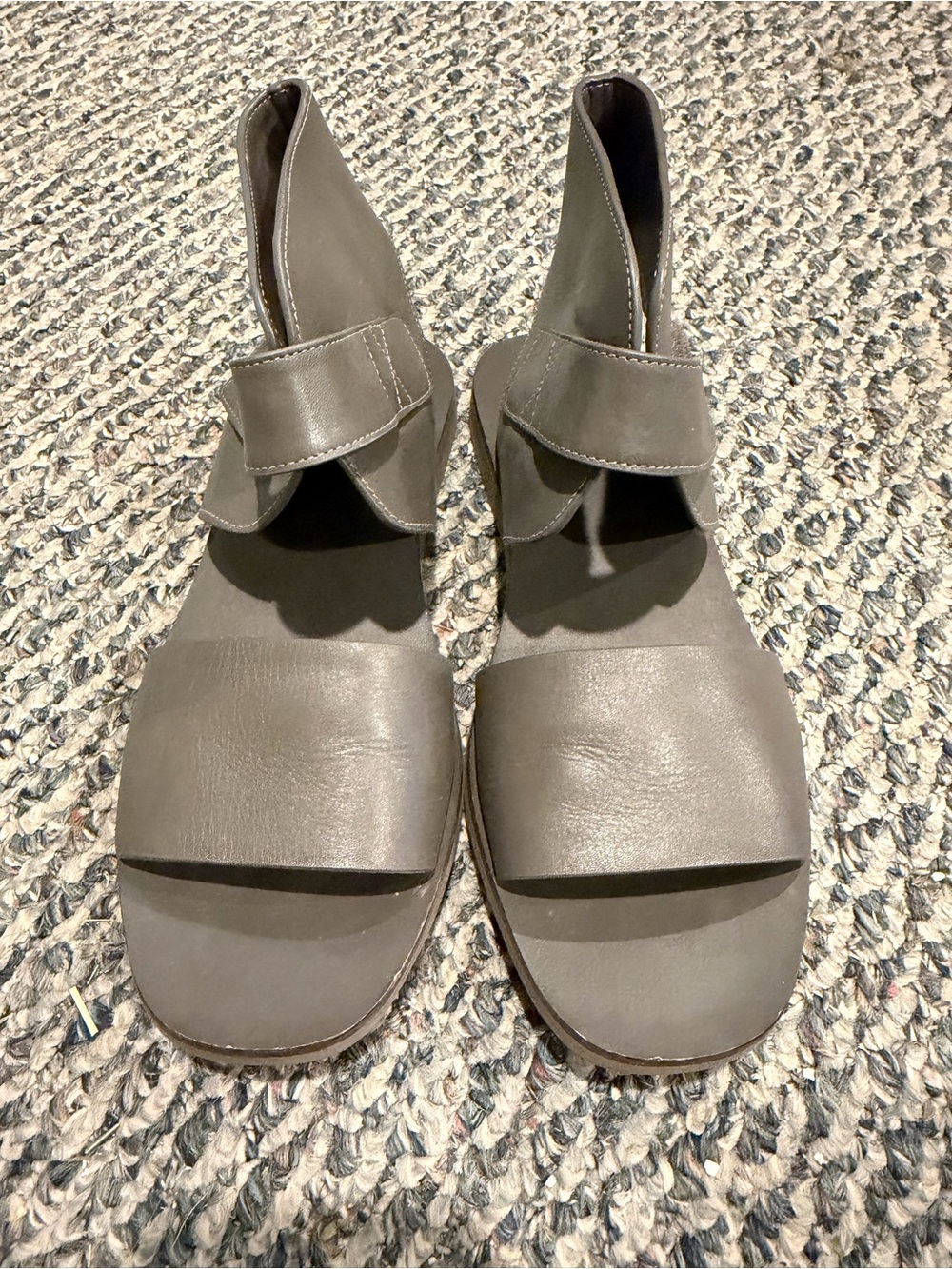 Women’s Gray Open-Toe Leather Sandals